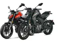 Due moto sportive, una rossa e nera con scritta "NK", l'altra grigia e nera, pronte per la strada.