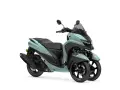 Tricity elettrico, un moderno scooter a tre ruote color menta, pronto per un viaggio urbano.