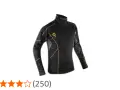 Maglia termica nera con cuciture arancioni. Scopri come funziona per mantenerti al caldo.