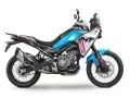CFMoto 450 MT, una moto adventure con un look ispirato alle KTM, pronta per l'avventura.