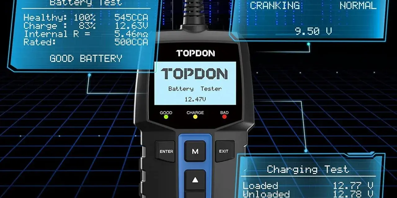 Tester per auto che mostra il funzionamento alternatore con test batteria, avviamento e carica. Risultati: batteria buona, avviamento normale, carica bassa.