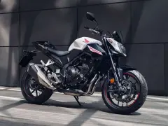 Honda CB500F, una delle migliori moto da strada, con un design aggressivo e prestazioni eccellenti per ogni avventura.