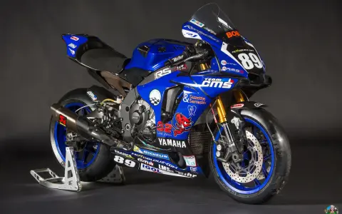 Yamaha R1 SBK blu con numero 89, pronta per la pista.