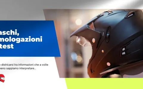 Casco da moto nero, con testo "Caschi, omologazioni e test". Guida ai test di sicurezza per caschi moto.