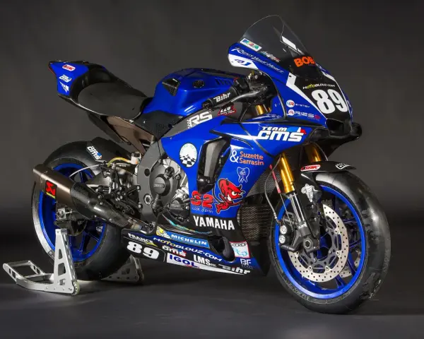 Yamaha R1 SBK blu con numero 89, pronta per la pista.