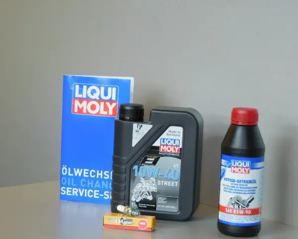 Olio motore Liqui Moly 10W-40 per Sym Symphony 125, candela NGK e olio per ingranaggi.