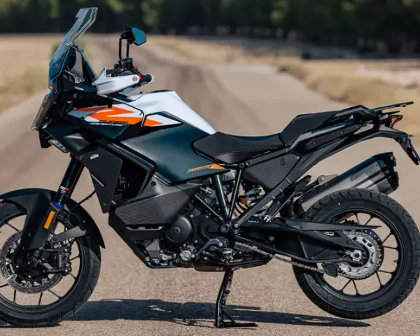 KTM 1290 Super Adventure R, una maxi enduro pronta per l'avventura su ogni terreno.