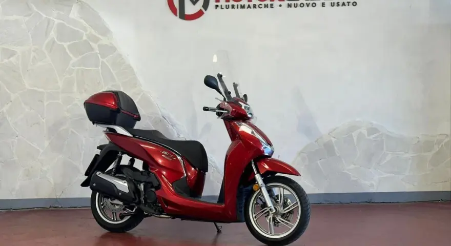 SH 300 rosso fiammante, con bauletto, pronto per essere riparato perché non parte.