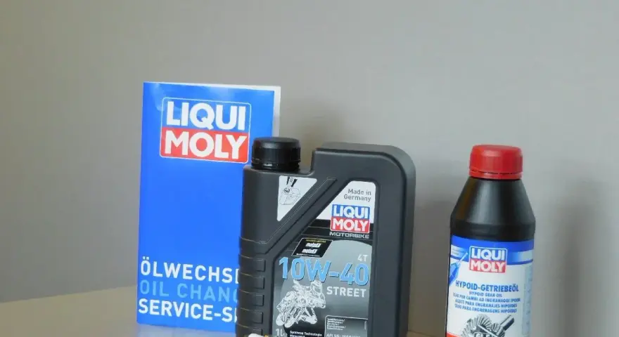 Olio motore Liqui Moly 10W-40 per Sym Symphony 125, candela NGK e olio per ingranaggi.