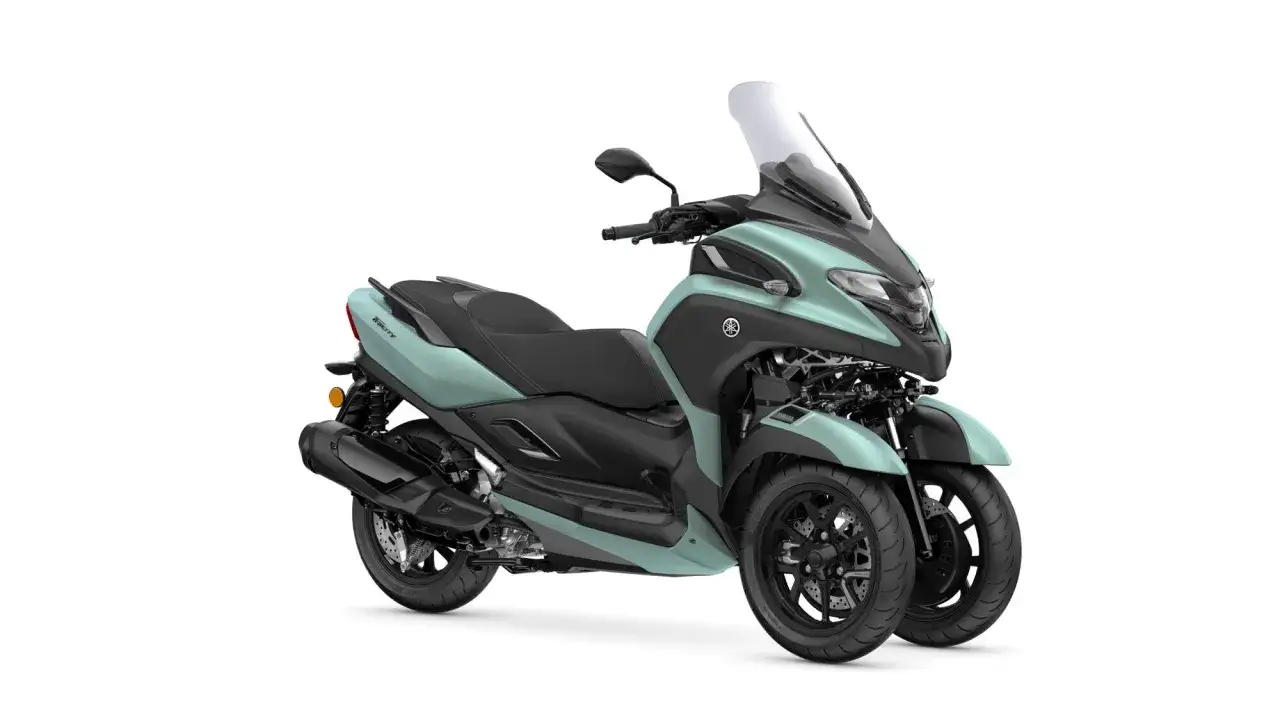 Tricity elettrico Yamaha, un tre ruote dal design moderno e accattivante, pronto a rivoluzionare la mobilità urbana.