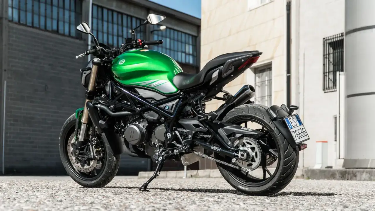 Benelli 752S verde brillante, vista posteriore. Nessun problema visibile, solo un bel mezzo.