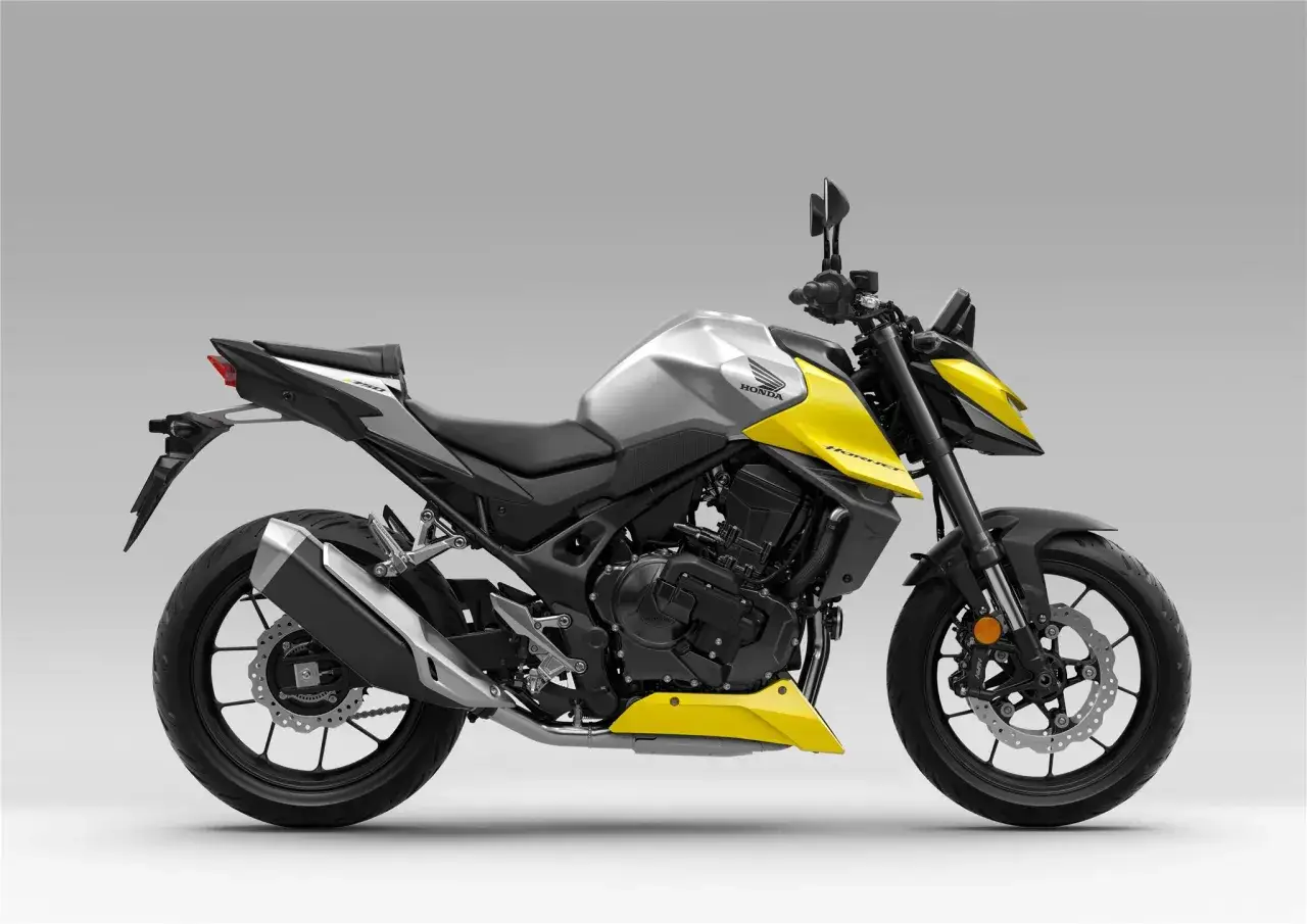 Honda CB 750 Hornet, una moto agile e aggressiva, con livrea giallo fluo e argento. Pronta a ruggire.