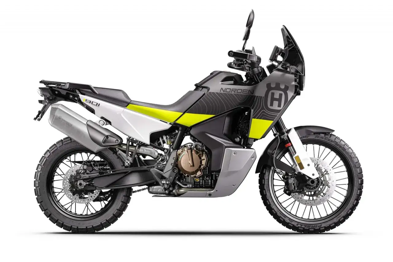 Husqvarna Norden 901, una moto enduro perfetta per chi cerca avventura e prestazioni, anche con bassa statura.