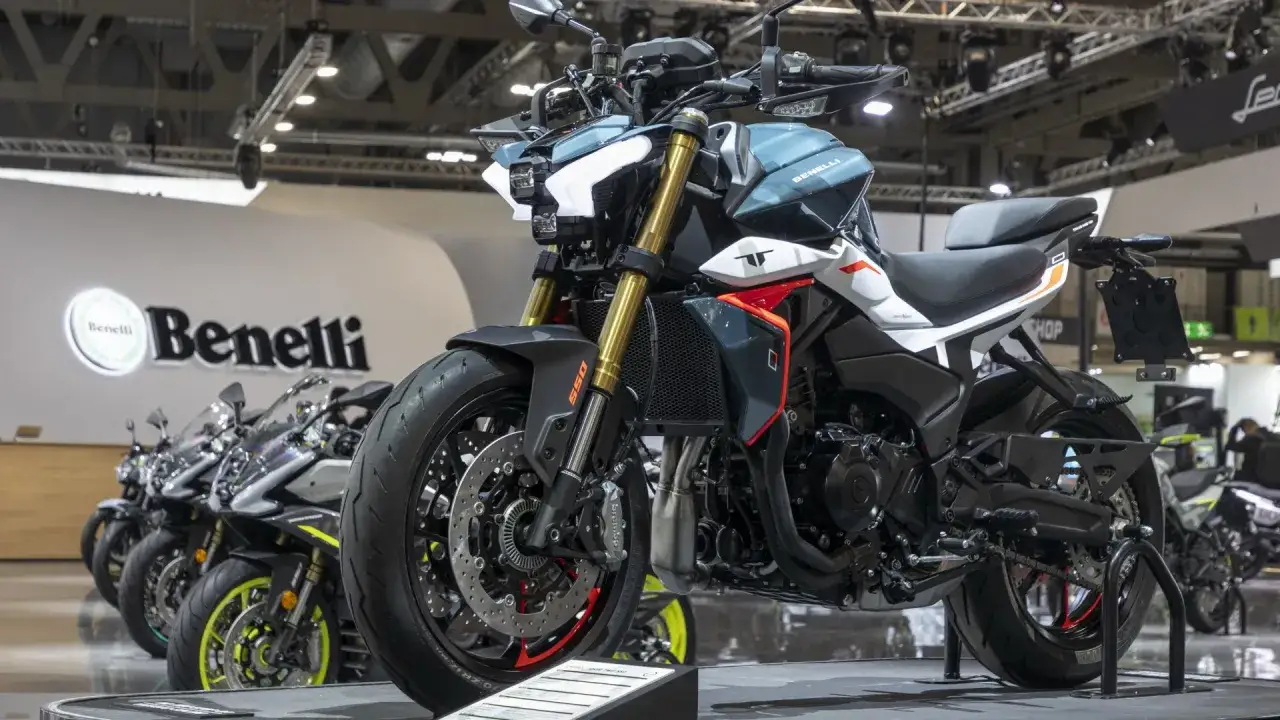 La Benelli TNT 500, una moto sportiva dal design audace, si presenta con un look aggressivo e dettagli moderni, pronta a conquistare la strada.