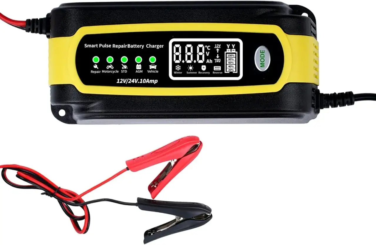 Caricabatterie intelligente per moto 12V/24V, 10Amp. Ideale per il tempo di ricarica batteria moto, con display digitale e modalità di recupero.