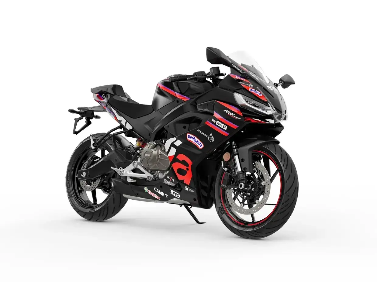 Aprilia RS 660, una delle moto super sportive più desiderate, con livrea nera e dettagli rossi e viola.